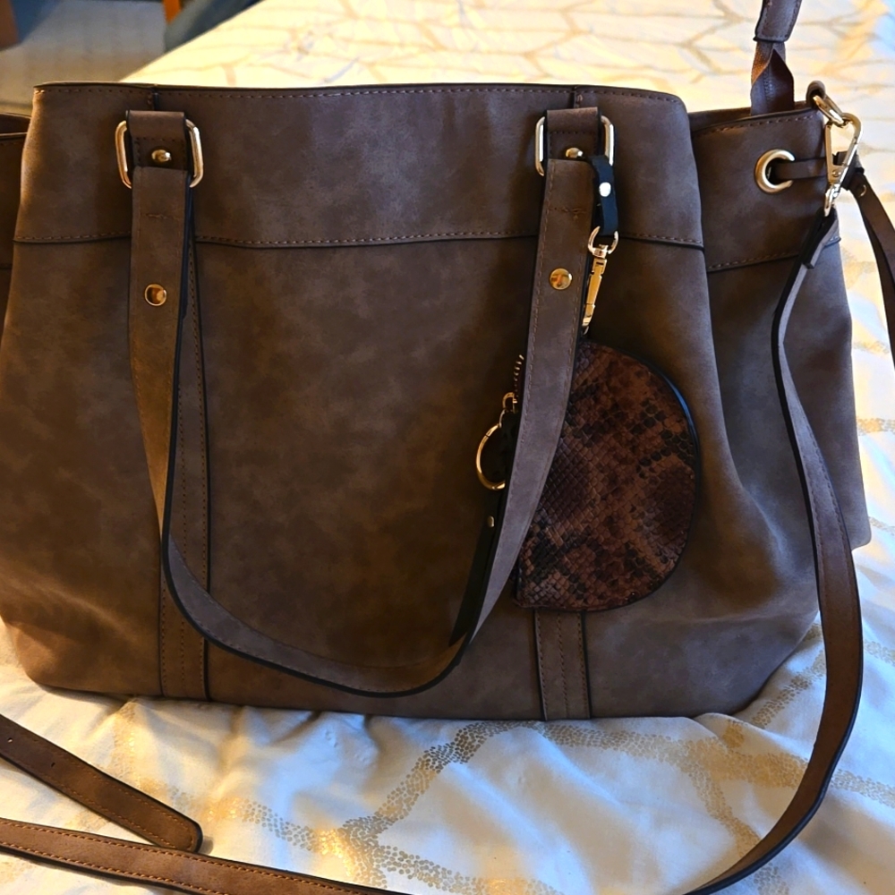 Tan suede shoulder bag. 3 compartments.